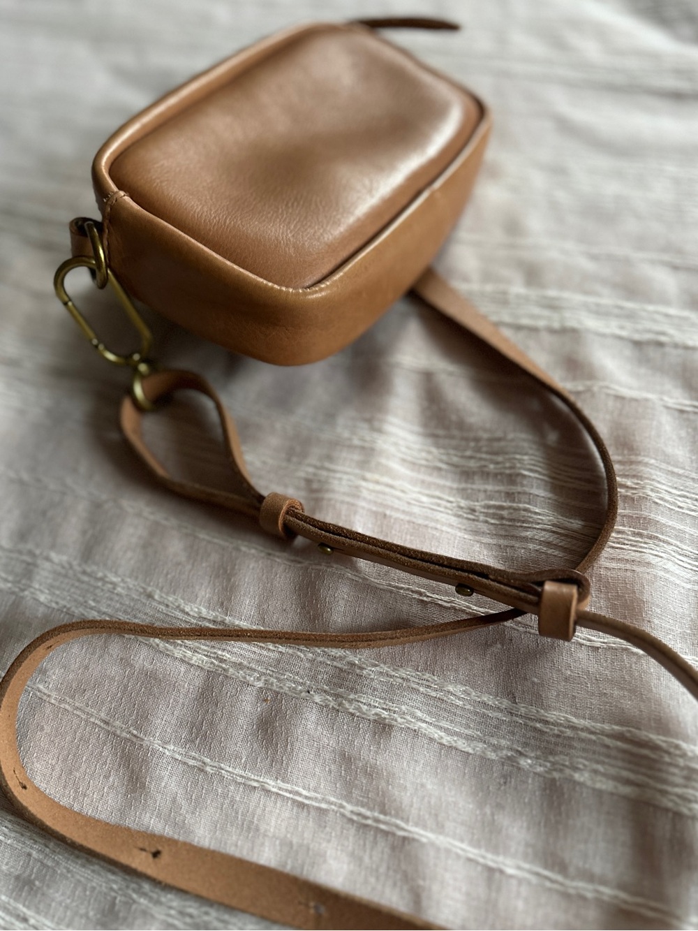 MADEWELL The Leather Carabiner Mini Crossbody Bag | Warm Hickory Tan - Picture 7 of 14